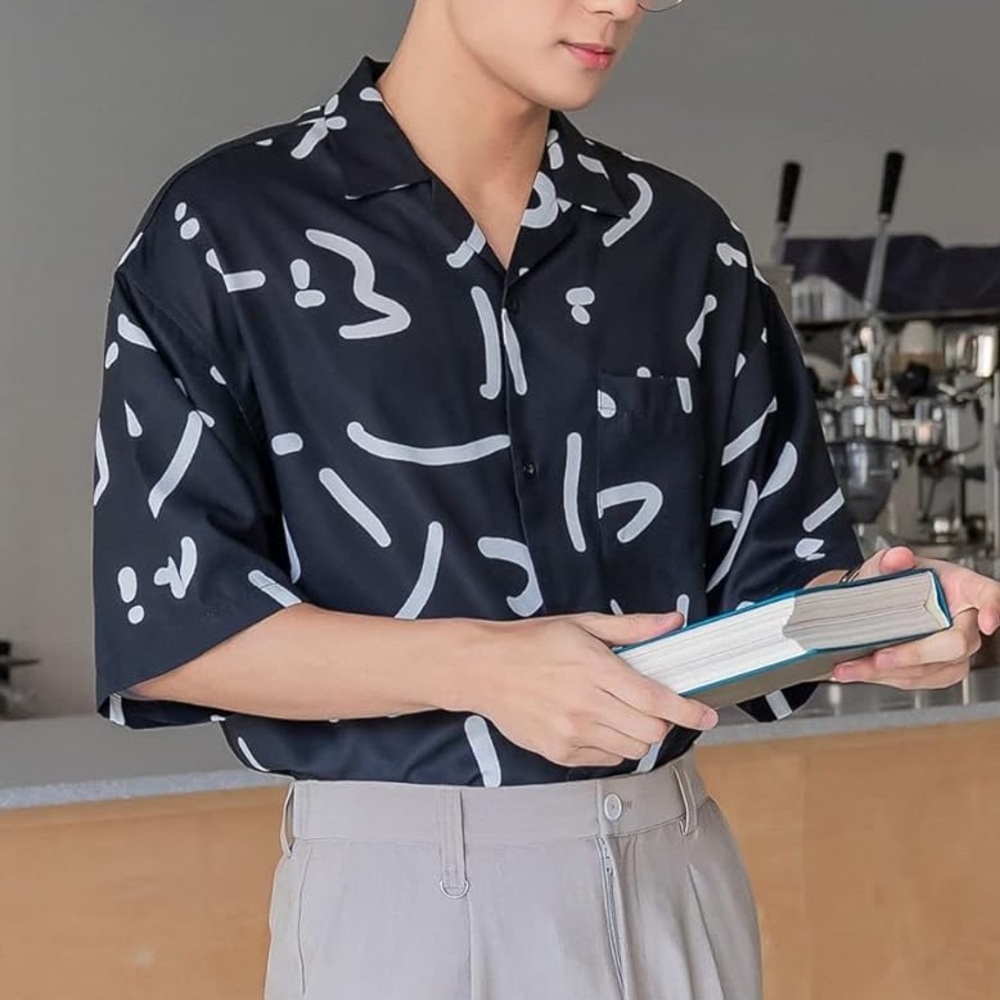 SHEIN abstract pattern short sleeve bottom down black shirt